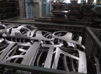 洛阳一拖实习报告 金属材料加工与应用实践